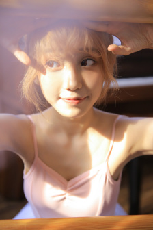 他的手指在里面转动的写作业呢